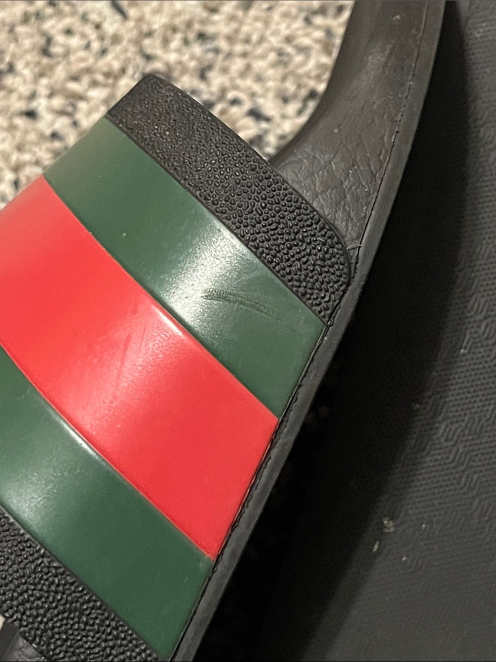The Gucci Pursuit ‘72 Rubber Slide - Picture 6 of 8